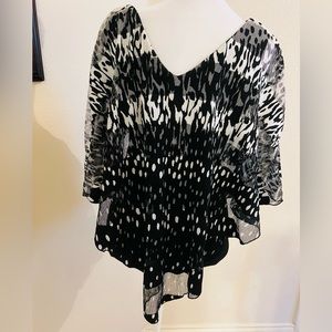 Frank Lyman Design size 4 blouse-poncho